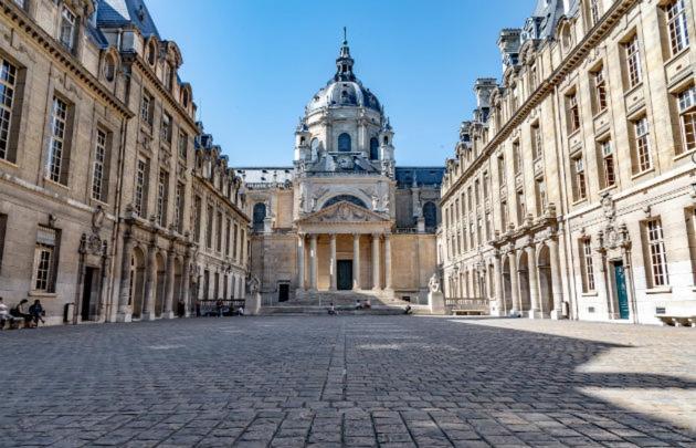 شقة Petite Maison Avec Cour Dans Les Beaux Quartiers-Vous Faites Le Menage- Very Good Prices For T-H-E Location But You Have To Clea-N Th-E Flat باريس المظهر الخارجي الصورة