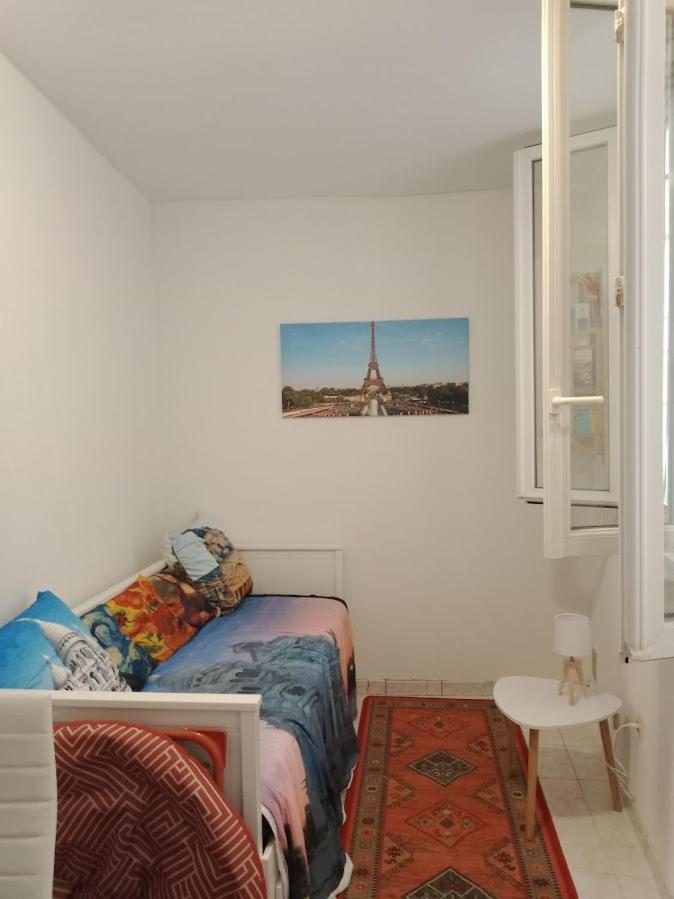 شقة Petite Maison Avec Cour Dans Les Beaux Quartiers-Vous Faites Le Menage- Very Good Prices For T-H-E Location But You Have To Clea-N Th-E Flat باريس المظهر الخارجي الصورة