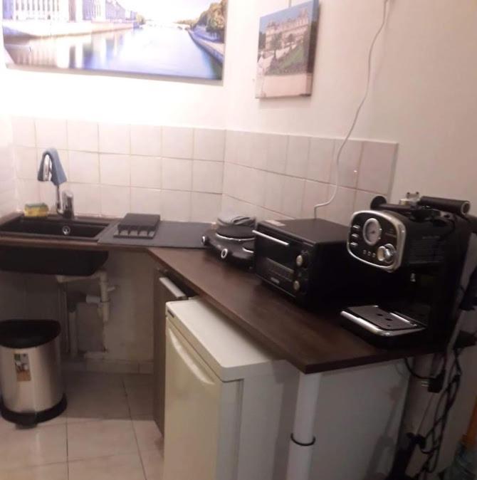 شقة Petite Maison Avec Cour Dans Les Beaux Quartiers-Vous Faites Le Menage- Very Good Prices For T-H-E Location But You Have To Clea-N Th-E Flat باريس المظهر الخارجي الصورة