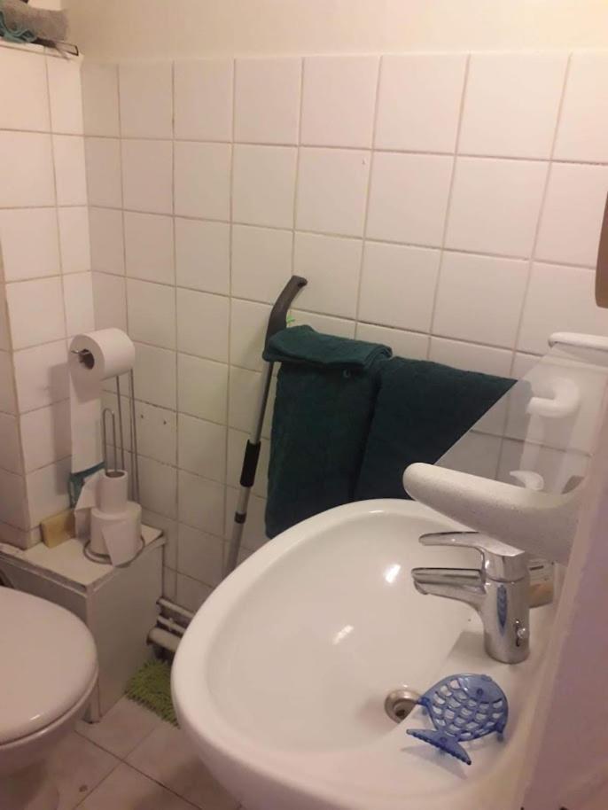 شقة Petite Maison Avec Cour Dans Les Beaux Quartiers-Vous Faites Le Menage- Very Good Prices For T-H-E Location But You Have To Clea-N Th-E Flat باريس المظهر الخارجي الصورة