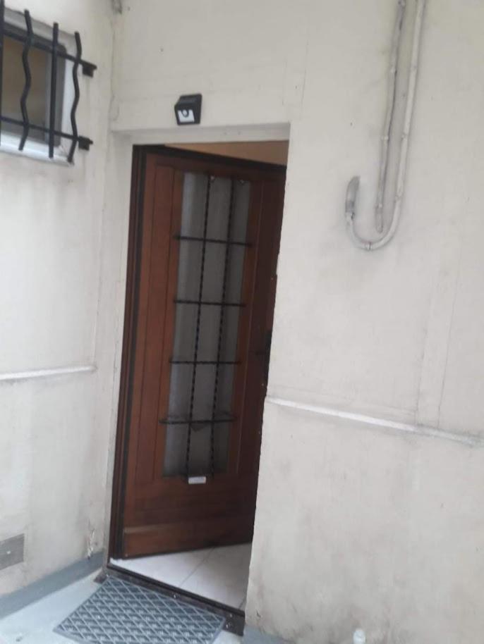 شقة Petite Maison Avec Cour Dans Les Beaux Quartiers-Vous Faites Le Menage- Very Good Prices For T-H-E Location But You Have To Clea-N Th-E Flat باريس المظهر الخارجي الصورة